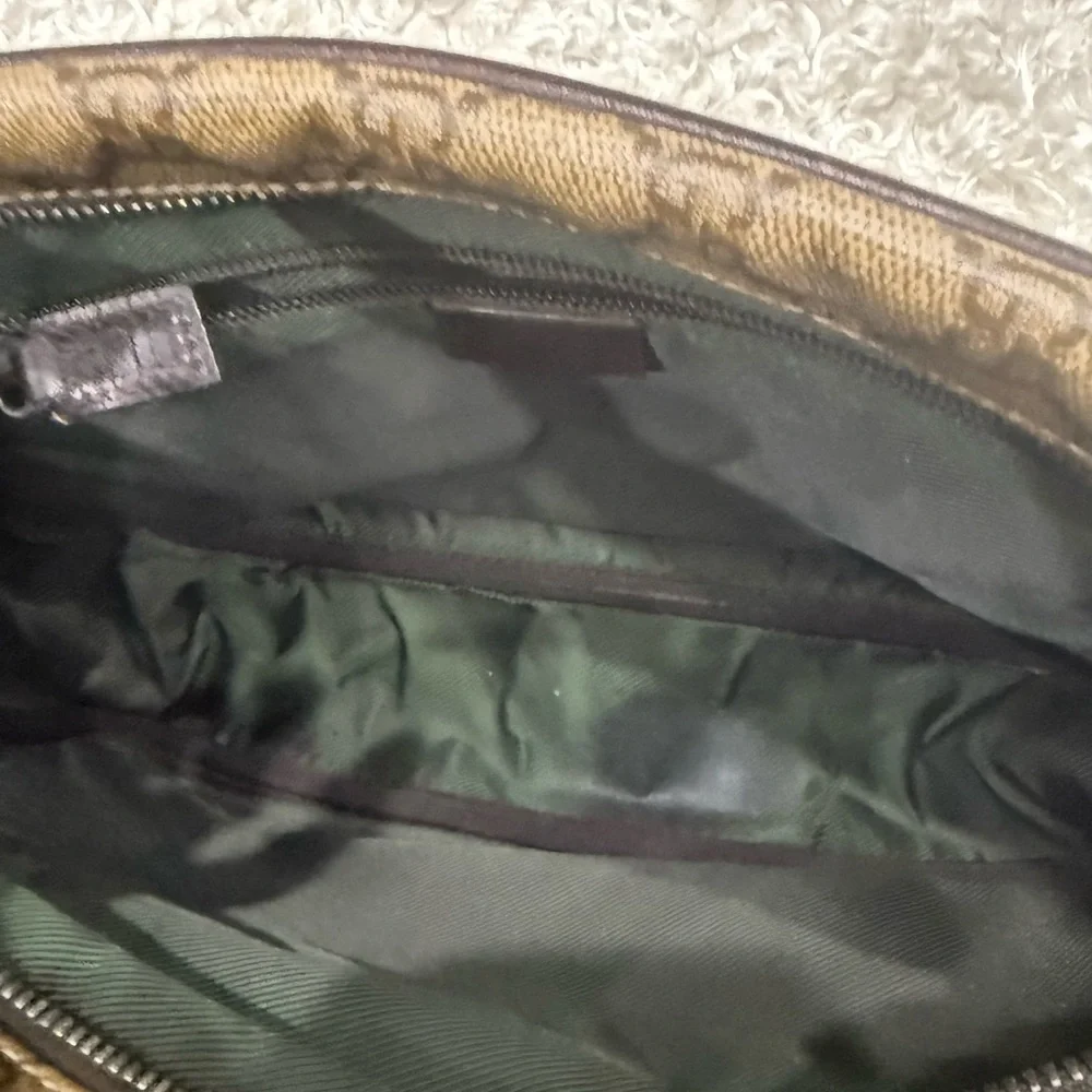 Gucci GG Supreme Crossbody Bag - Picture 12 of 16